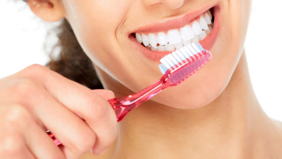 Alasan Anda Perlu Menyikat Gigi Sebelum Tidur